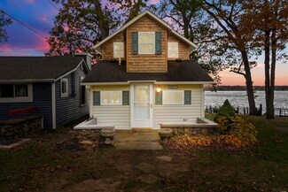 1060 Lane 120 Hamilton Lake, Hamilton, IN 46742