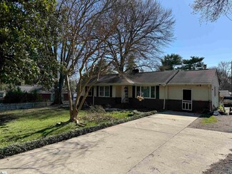 104 Elaine Ave, Taylors, SC 29687