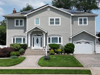 15 Cedar Dr E, Plainview, NY 11803