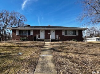 9417 N Cross St, Peoria, IL 61615