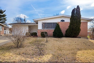 1500 Gallant Fox Dr, Florissant, MO 63033