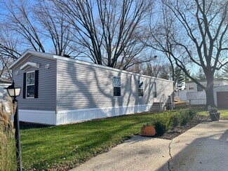 25 Bridle Ln Unit 25, Monticello, IL 61856
