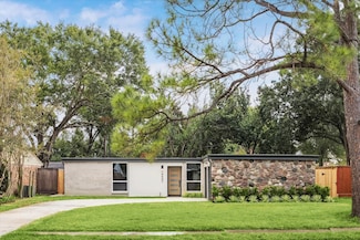 10607 Overbrook Ln, Houston, TX 77042