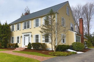 32 Forest St, Wellesley Hills, MA 02481