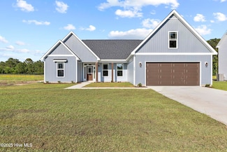 409 Fore Place, Maple Hill, NC 28454