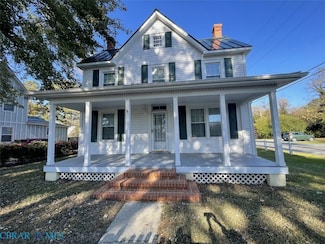 211 Taylor Ave, Urbanna, VA 23175