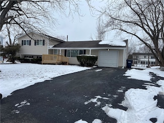 8 Carney Cir, Rochester, NY 14623