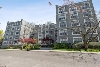 1175 E Broadway Unit 2-J, Hewlett, NY 11557