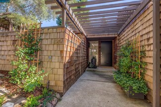 120 Ravenhill Rd, Orinda, CA 94563