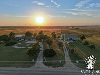 12501 S 44th St, Tonkawa, OK 74653