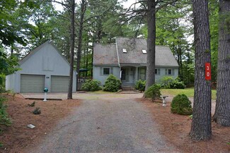 30 Oakwood Dr, Center Ossipee, NH 03814