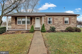 418 Indian Manor Dr, Leesport, PA 19533