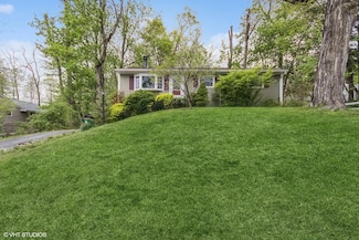 12 Oakwood Dr, Wappingers Falls, NY 12590