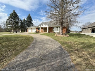 3872 Woodland Dr, Metamora, MI 48455
