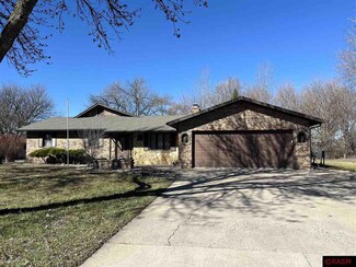 311 311 N 1st St, St. James, MN 56081