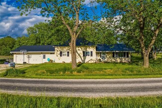 241 N County Road 2150e, Hindsboro, IL 61930