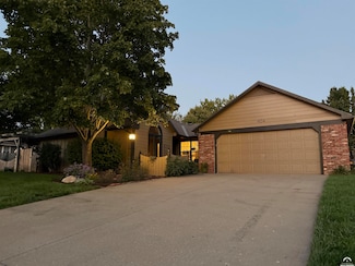 904 Moundridge Dr, Lawrence, KS 66049