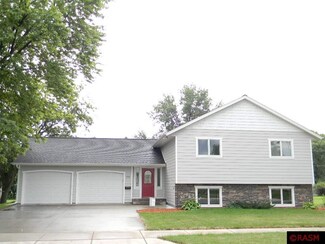 709 Water St SW, Sleepy Eye, MN 56085