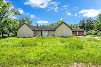 1326 Palm Dr, Angleton, TX 77515