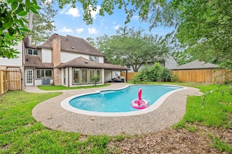 5502 Graystone Ln, Houston, TX 77069