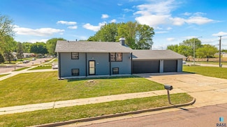 401 N Meyer Ln, Sioux Falls, SD 57103