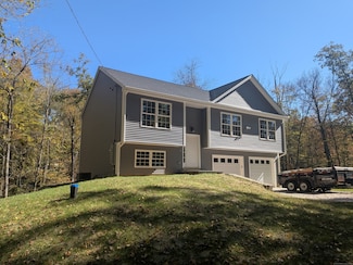 8 Hewlett Rd, New Fairfield, CT 06812