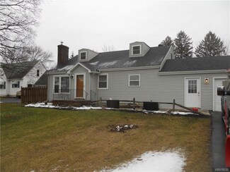 9201 Robbins Rd, Le Roy, NY 14482