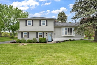 1735 Andrews St NE, Hartville, OH 44632
