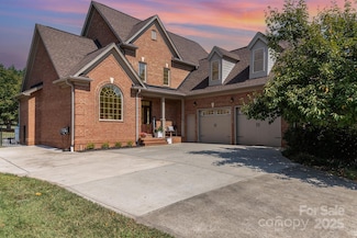 6075 Willow Farm Dr, Denver, NC 28037