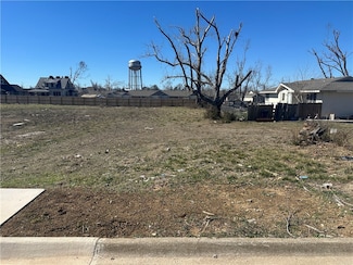 520 N 6th St, Rogers, AR 72756