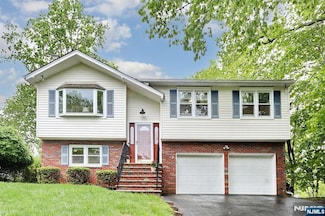 70 McNomee St, Oakland, NJ 07436
