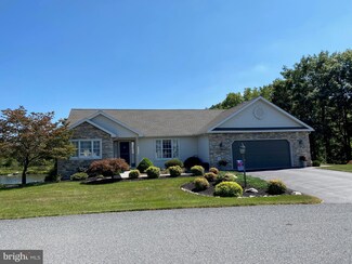 148 Pond View Dr, Hamburg, PA 19526