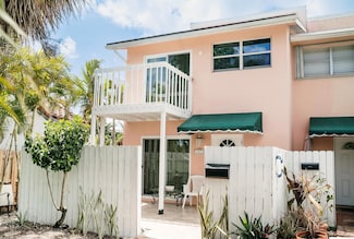 1918 NE 6th St, Deerfield Beach, FL 33441