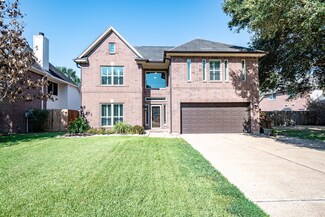 323 S Hampton Ct, Highlands, TX 77562