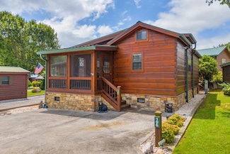 106 River Vista Dr, Dillard, GA 30537