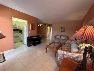 2050 NE 39th St Unit 207, Lighthouse Point, FL 33064