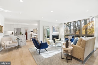 4990 Sentinel Dr Unit 405, Bethesda, MD 20816