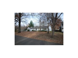 6233 Howe Dr, Fairway, KS 66205