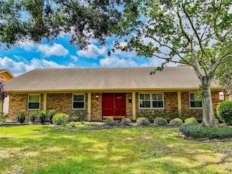 9647 Winsome Ln, Houston, TX 77063
