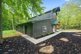 7260 Pumpkin Ridge Rd, Nashville, IN 47448