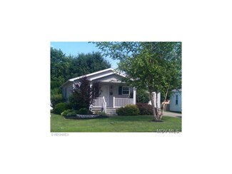 808 Clement Ave, Belpre, OH 45714