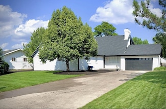 3104 Tam o Shanter Dr, Hays, KS 67601