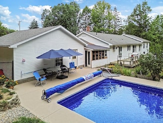 336 Main St, Winthrop, ME 04364