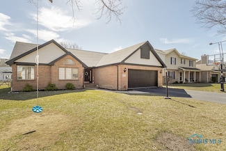 1241 Grassy Ln, Rossford, OH 43460