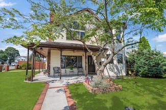 8 Pearl St, Bethpage, NY 11714