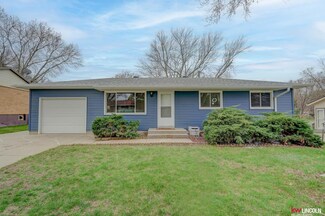 8331 S Cherrywood Dr, Lincoln, NE 68510