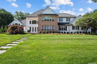 5 Landing Ct, Dix Hills, NY 11746