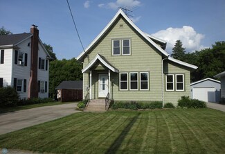 520 10th St N, Moorhead, MN 56560