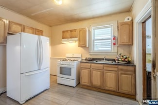 77 Merchant St, Newark, NJ 07105