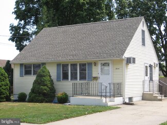 7 Benson Ln, Trenton, NJ 08610
